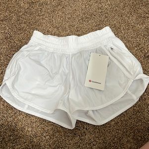 NEW NEVER WORN Lululemon Tracker Low Rise Short 4” Lined